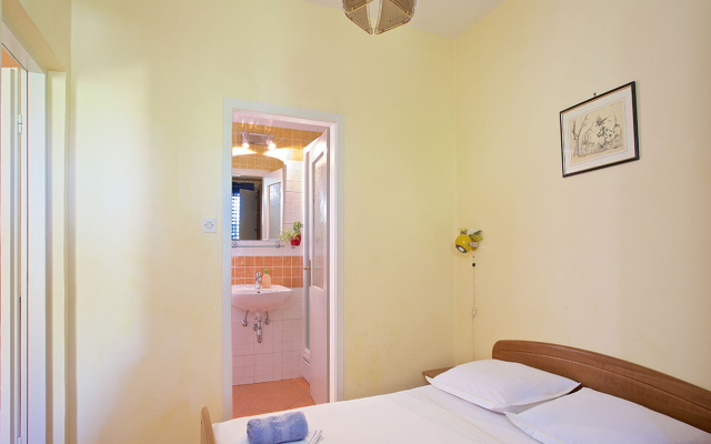 Apartment Vibo - parking and barbecue: A5 Vinka 4 Jelsa, Island Hvar