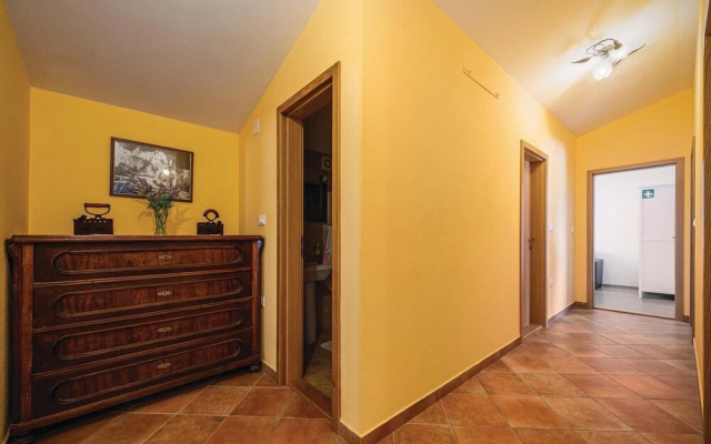 Nice Home in Nova Vas With 4 Bedrooms, Wifi and Outdoor Swimming Pool