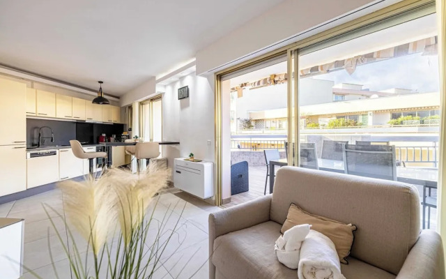 Apt With Terrace and sea View, 2min From the Beach