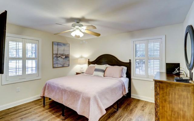 8 Hickory Lane