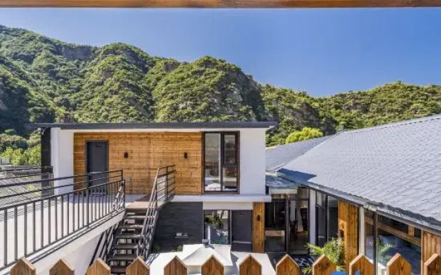 Suyan Homestay · The Blaze Retreat