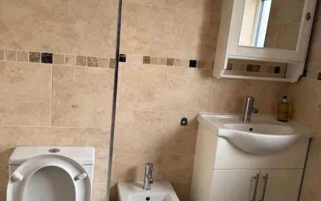 Close Central London 2 bed Flat Sleeps 4