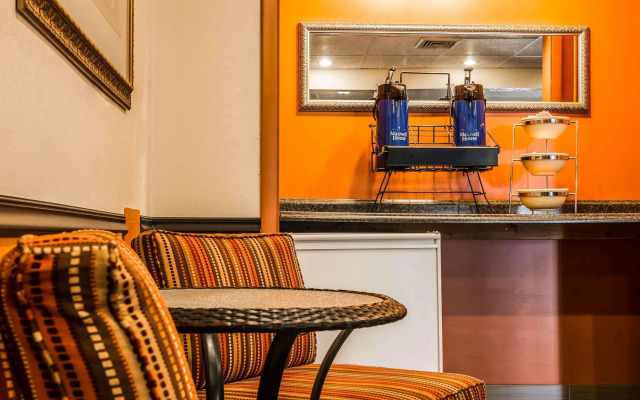 Rodeway Inn Muskegon Airport