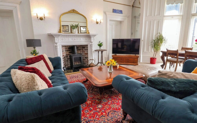 Ismay Lounge Apartment- Titanic Interest Beach View