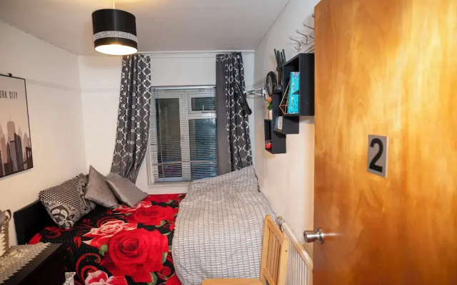 Room-charming London Guest Room With Gar