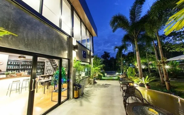 Crystal Box Hotel