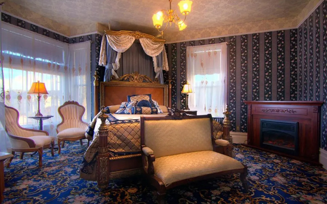 Gingerbread Mansion Inn