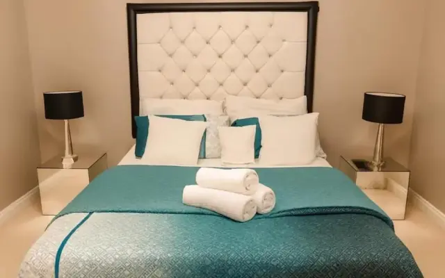 Sleeps 4 - Parking - Wifi