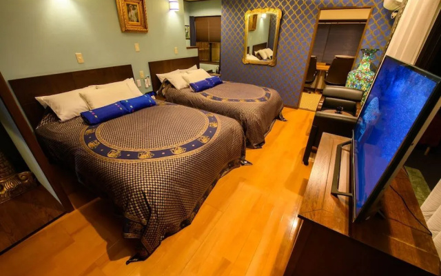Strata Hotel