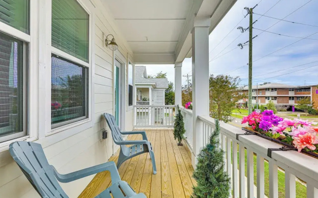 Walk to Riverfront District: Bright Wilmington Apt