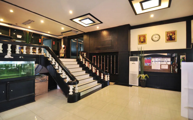 ZenRooms Boss Prakanong