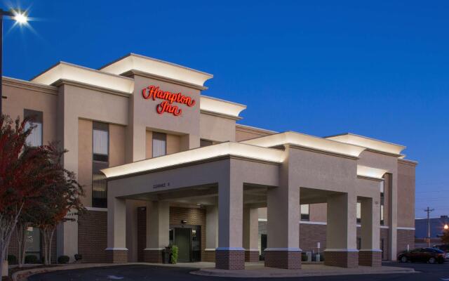 Отель Hampton Inn by Hilton Troy вид на фасад