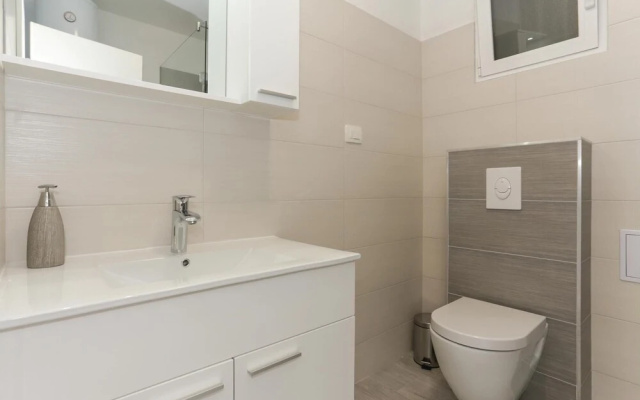 Amazing Home in Solin with WiFi, 1 Bedrooms & Hot Tub