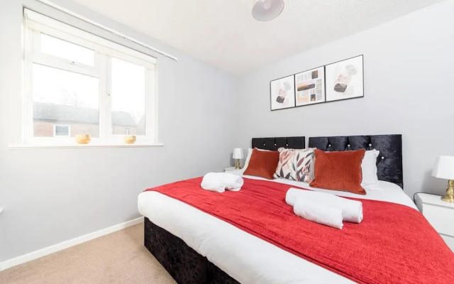 Cosy 2BR Home Near Milton Keynes Centre