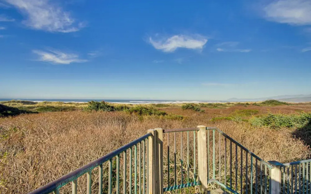'oceanfront Castle' w/ Hot Tub & Game Room