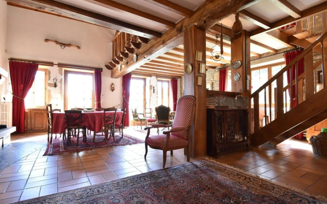 Modern Holiday Home in Vault-de-Lugny with Meadow View