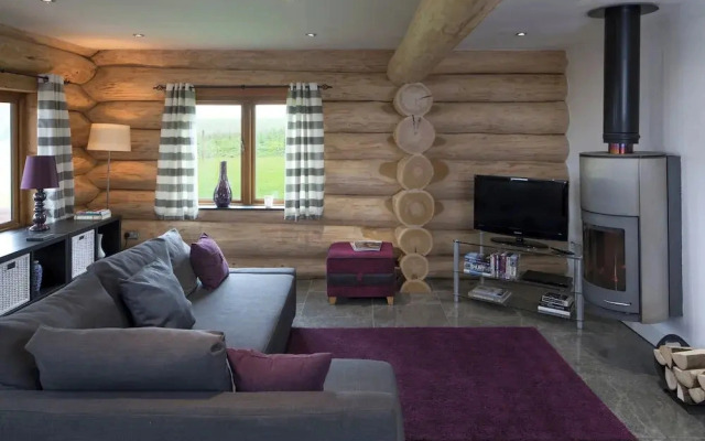 Traditional Scandinavian/north American Log Home