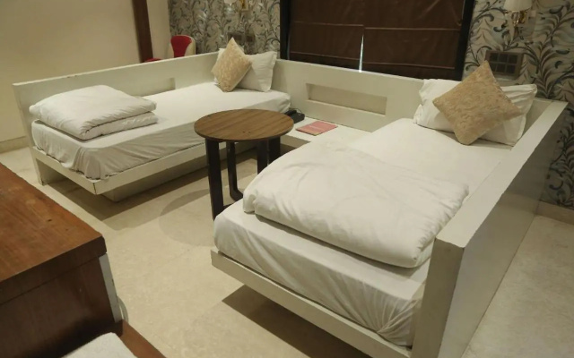 Leeway Hotel