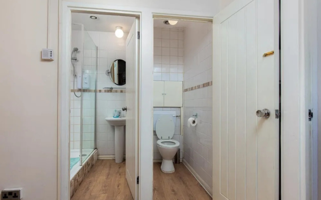 Queensland House Deluxe Guest Room
