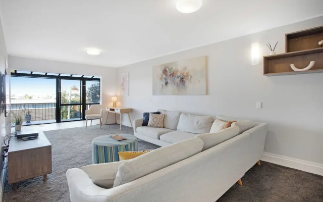 Parnell Vista 2BR Apartment with Seaview