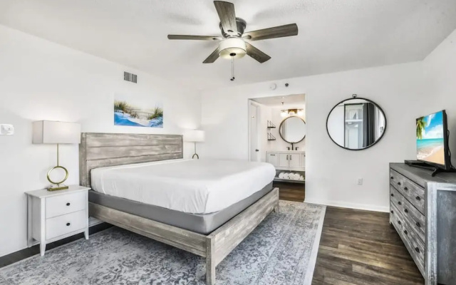 Phoenix III 3031 Beachfront End-unit