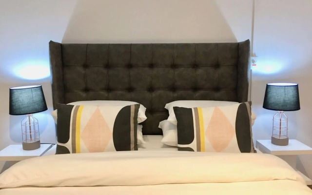 Four Seasons Apartments