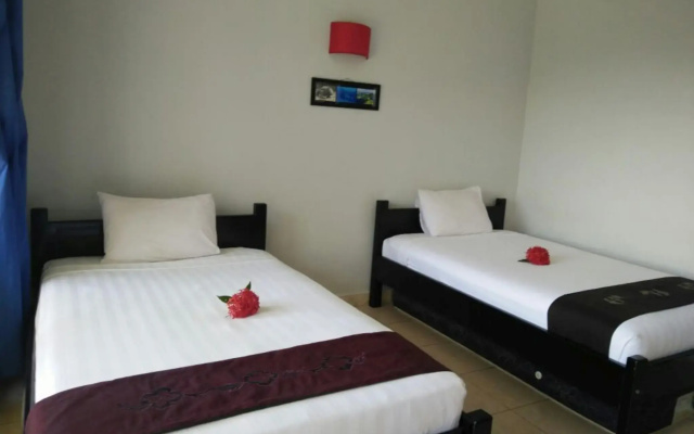 CF Komodo Hotel