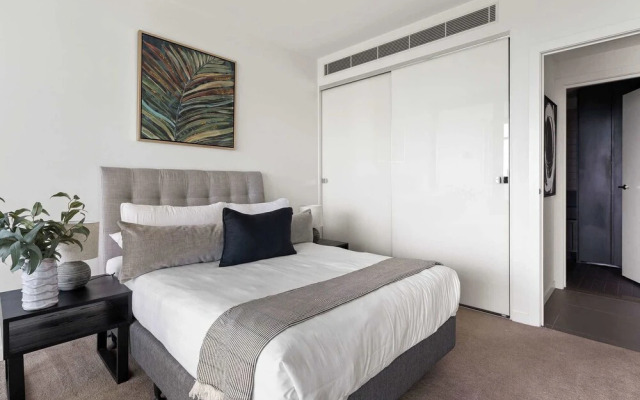 Harbour View 2BR Docklands Apt Near Marvel Stadium