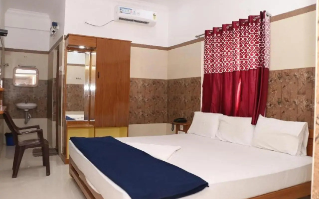 Saravanas Lodge