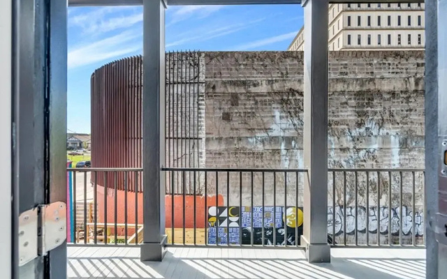 Modern Mid-city Maison