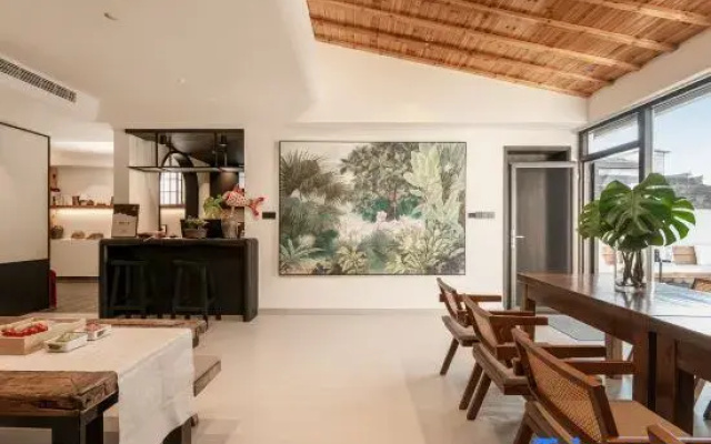 Hongcun Mountain Breeze Embracing the Moon · Serenity Garden (Hongcun Village Yuezao Store)