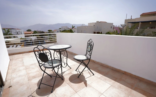 YalaRent Afarsemon APT complex with pool