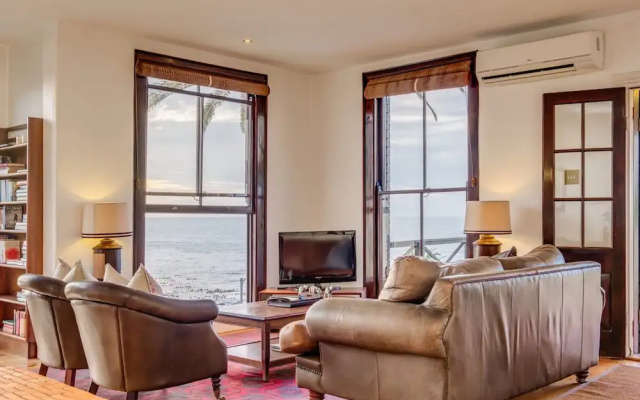 Colonial-style Apartment w Views Pool Area CBT Lodge