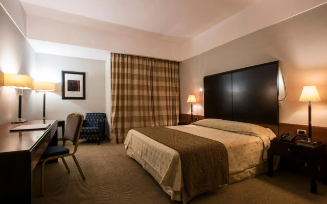 Fly On Hotel
