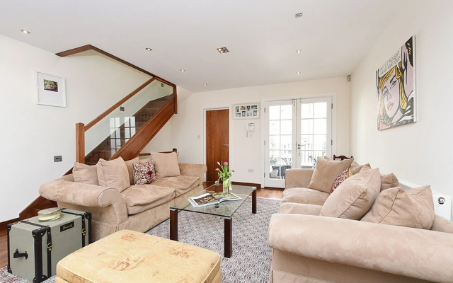 Stylish 2BR Home in Notting Hill
