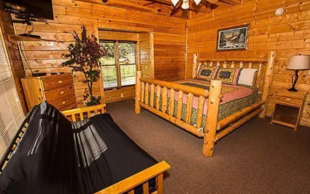 Creekside Lodge by Majestic Mountain Vacations