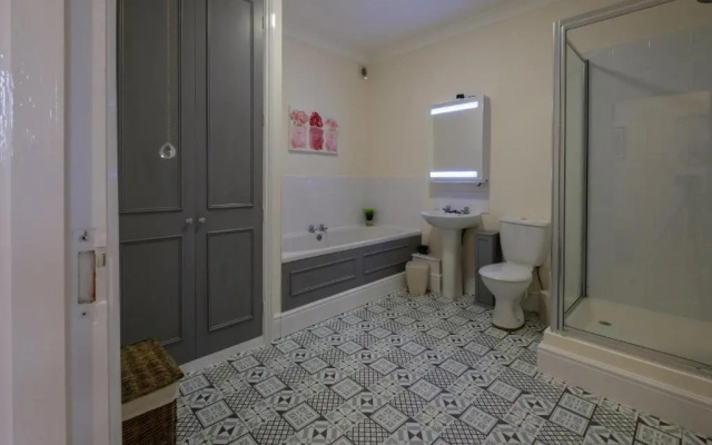 Stylish Modern Apartment in the heart of Ryde