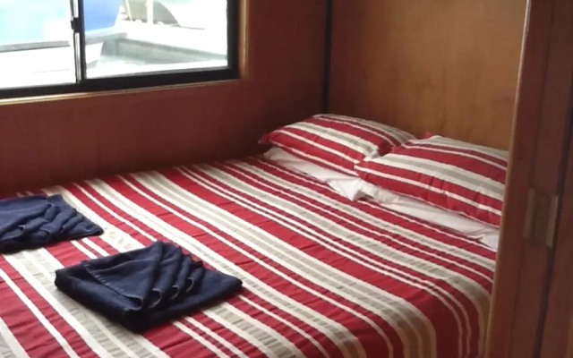 Boyds Bay Houseboat Holidays