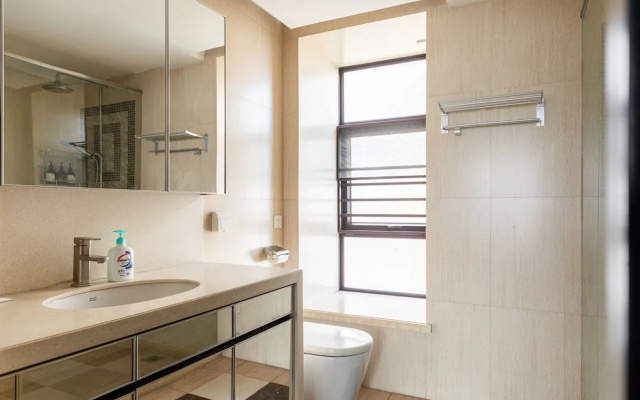 Locals Boutique Apartment  Huafa  No.6