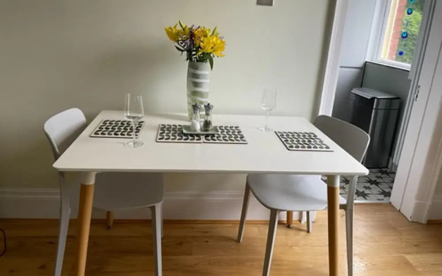 Beautifully Lit Airy 1-bed Apartment in Liverpool