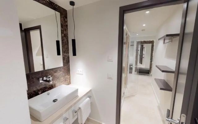 White Pearl Apartment 1.11