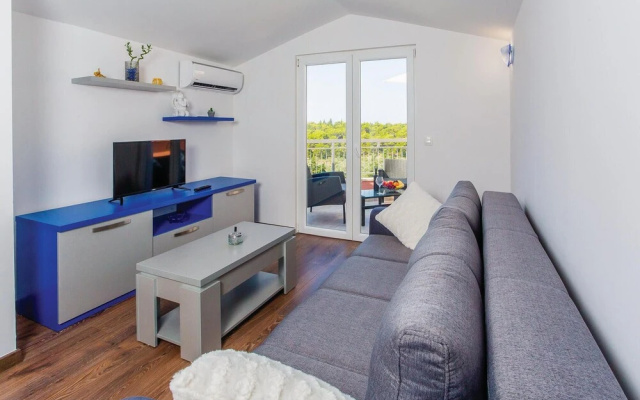 Nice Apartment in Makarska With 1 Bedrooms and Wifi