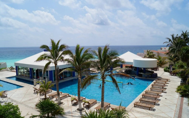 Cancun Studio Overlooking the Lagoon