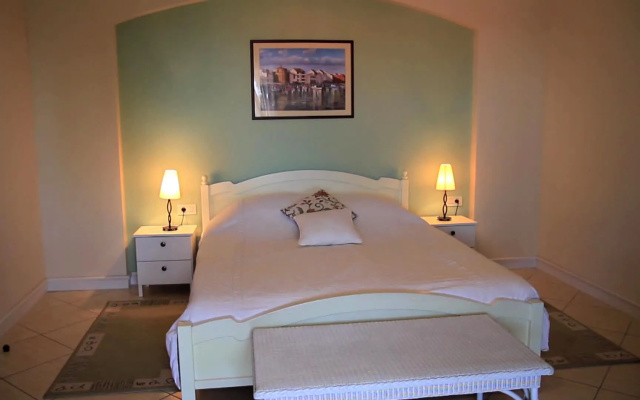 Abalone Hotel