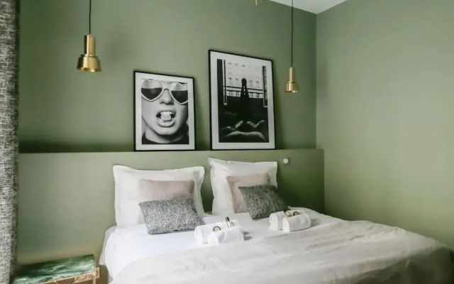 Louvre / Palais Royal Luxury Three Bedroom Duplex