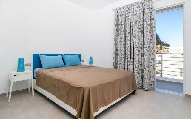 Luxury Villa Near Sea in Kalithies with Hot Tub