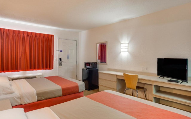 Motel 6 Fayetteville