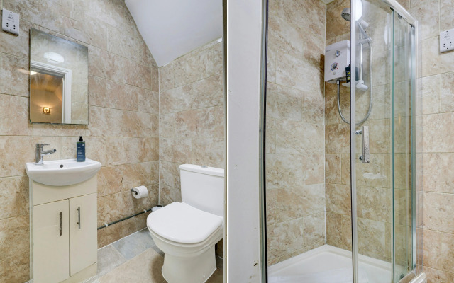 Belvilla Ilford Station Hotel, 4 min from Elizabeth line