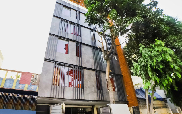 Hotel O Ashirwad home Near Pitampura