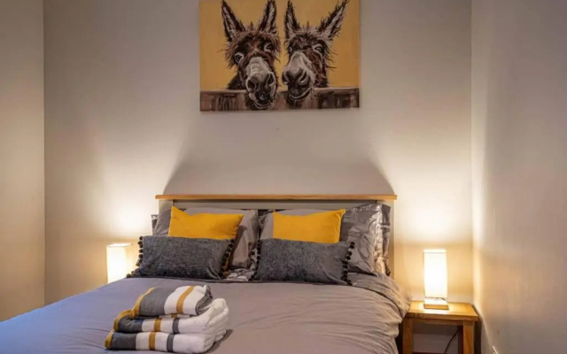 Cozy Newly Renovated Town Centre Apartment